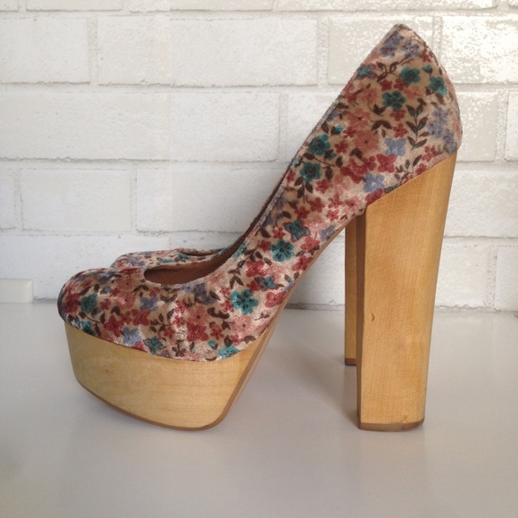 Steve Madden Velvet Floral Wooden Platform Pumps - Picture 1 of 6